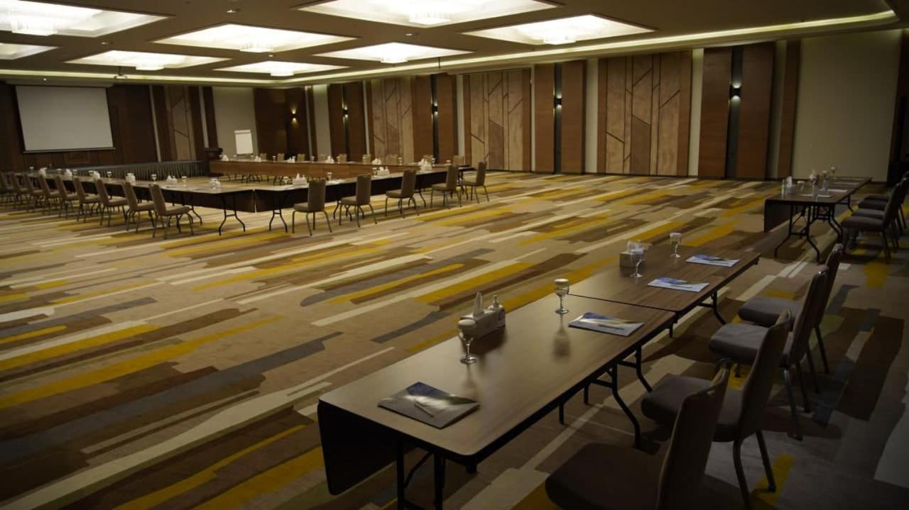 Van Royal Hotel Erbil Esterno foto